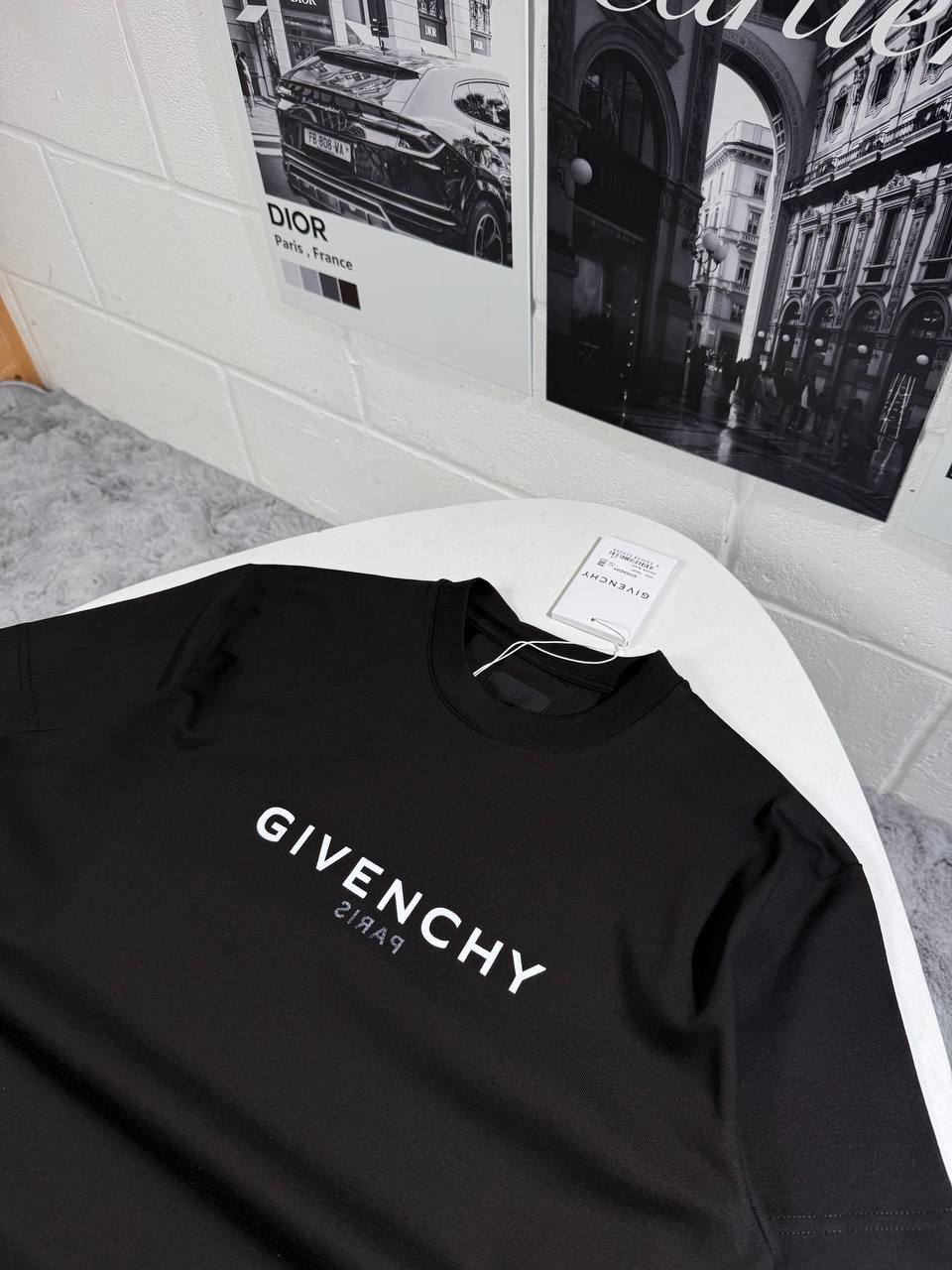 Givenchy Reverse Logo T-Shirt Men's Women's in 2 Colors Reps UK Best Quality Sale AAA Replica