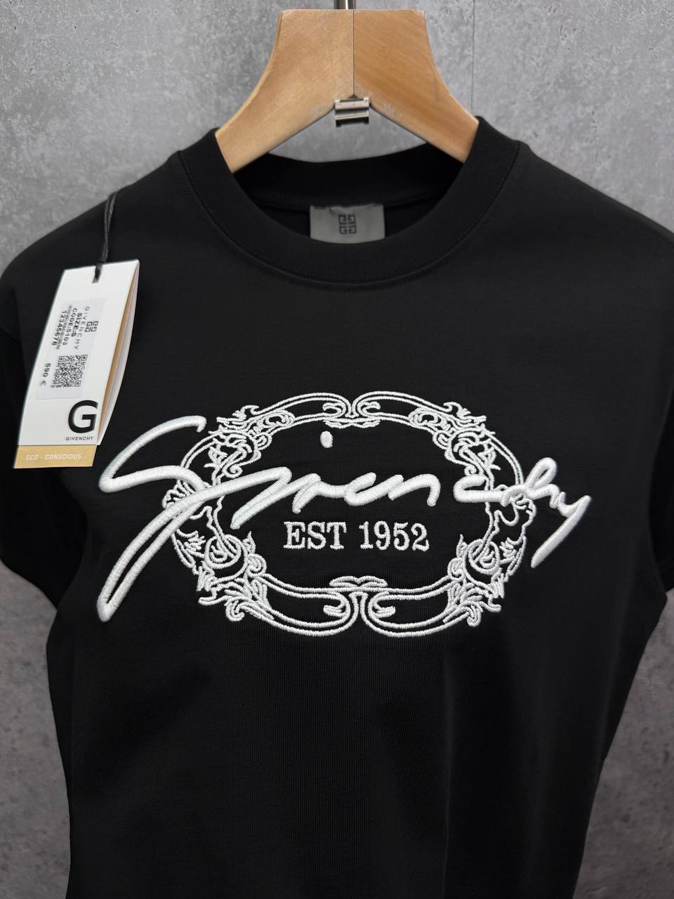 Givenchy Medallion Logo Cotton Men's Women's T-Shirts in 2 Colors Reps Sale UK Best Quality AAA Replica