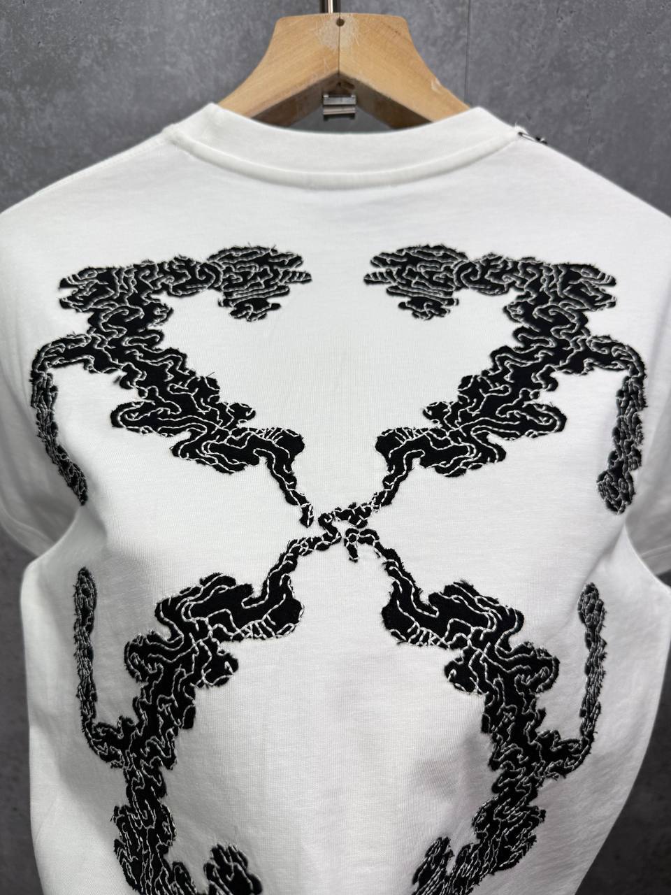 Off-White "Cloudy Arrow" Embroidered Skate T-Shirt in 2 Colors Reps Sale UK Best Quality AAA Replica