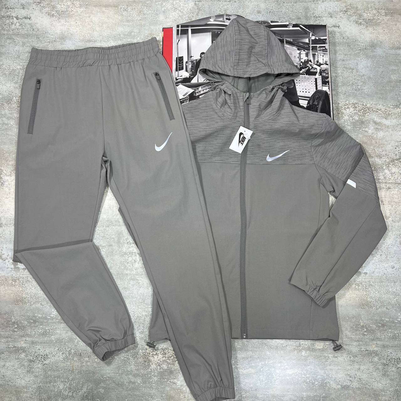 Nike Men’s Repel Miler & Challenger Woven Tracksuit Set in Smoke Grey Color Reps Sale UK Best Quality AAA Replica Color Reps Sale UK Best Quality AAA Replica