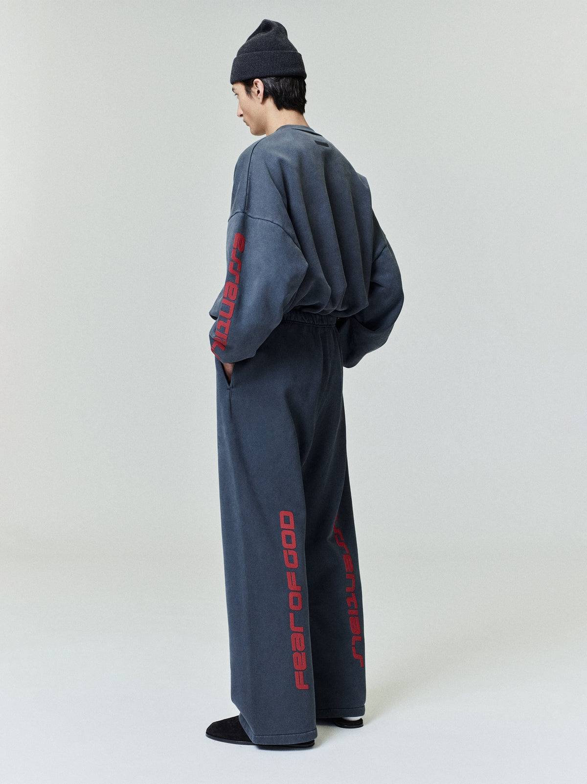 Fear of God Essentials Chicago Heavy Fleece Cropped Sweatshirt Dark Grey Red BagAg