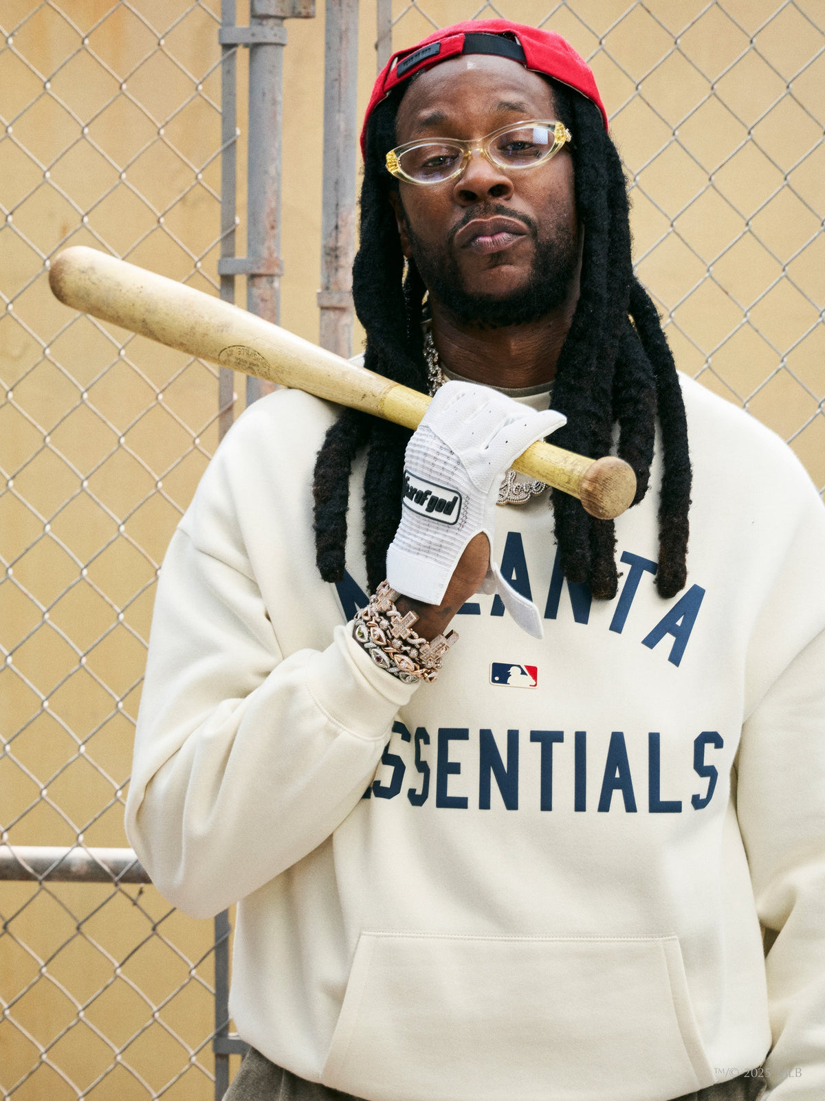 Fear of God Essentials Braves Sport Crewneck MLB Fleece Pullover Off White BagAg