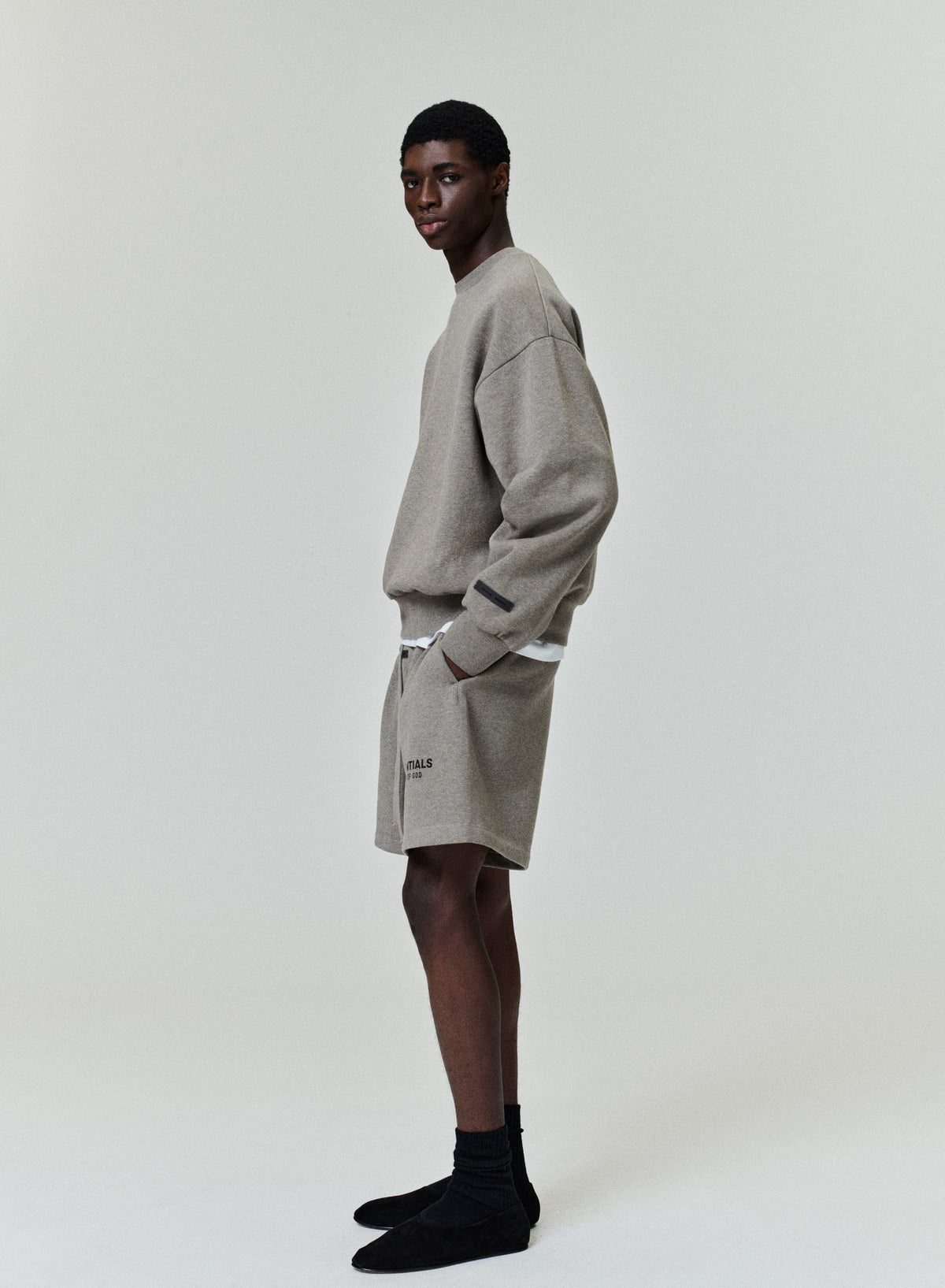 Fear of God Essentials Classic Core Fleece Crewneck Sweatshirt Taupe BagAg