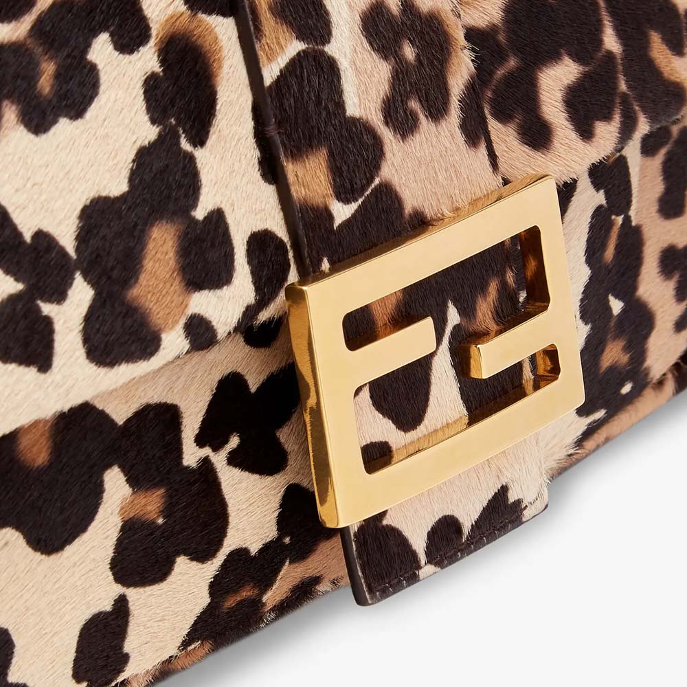 BAGUETTE Short Haired Beige Leather Bag Fendi