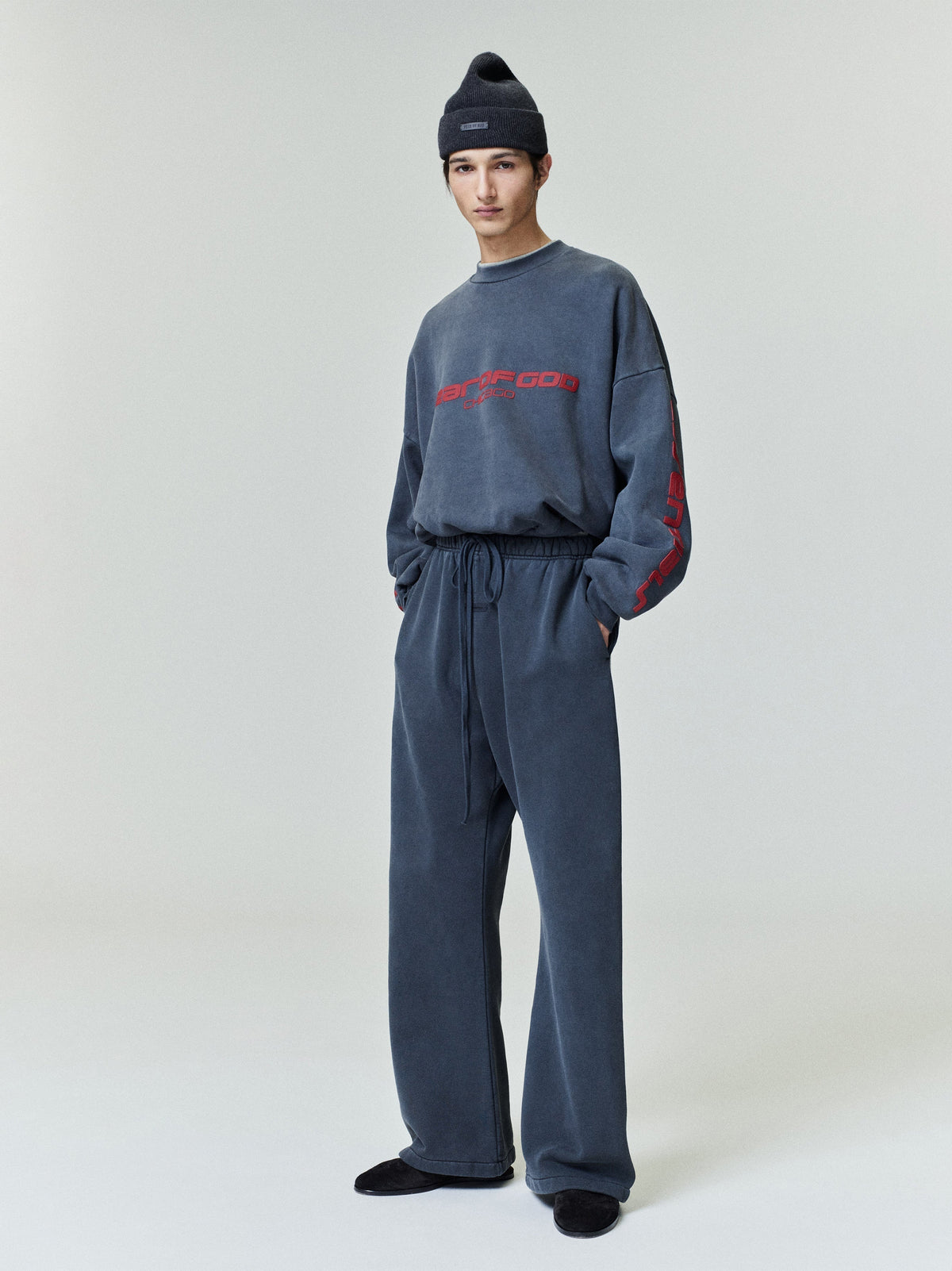 Fear of God Essentials Chicago Heavy Fleece Cropped Sweatshirt Dark Grey Red BagAg