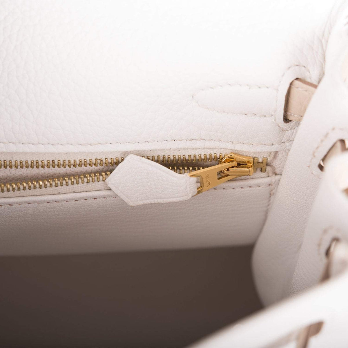 Hermes Horseshoe Stamp (HSS) Bi-Color White and Trench Clemence Retourne Kelly 25cm Gold Hardware BagAg