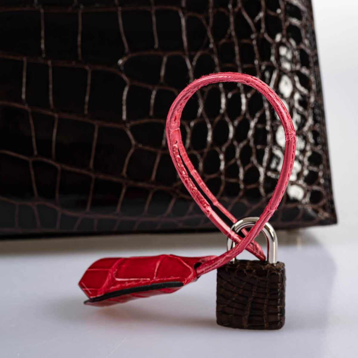 Hermes Kelly 28 Sellier Macassar, Ebene, Miel and Rose Extreme Alligator Palladium Hardware Hermes