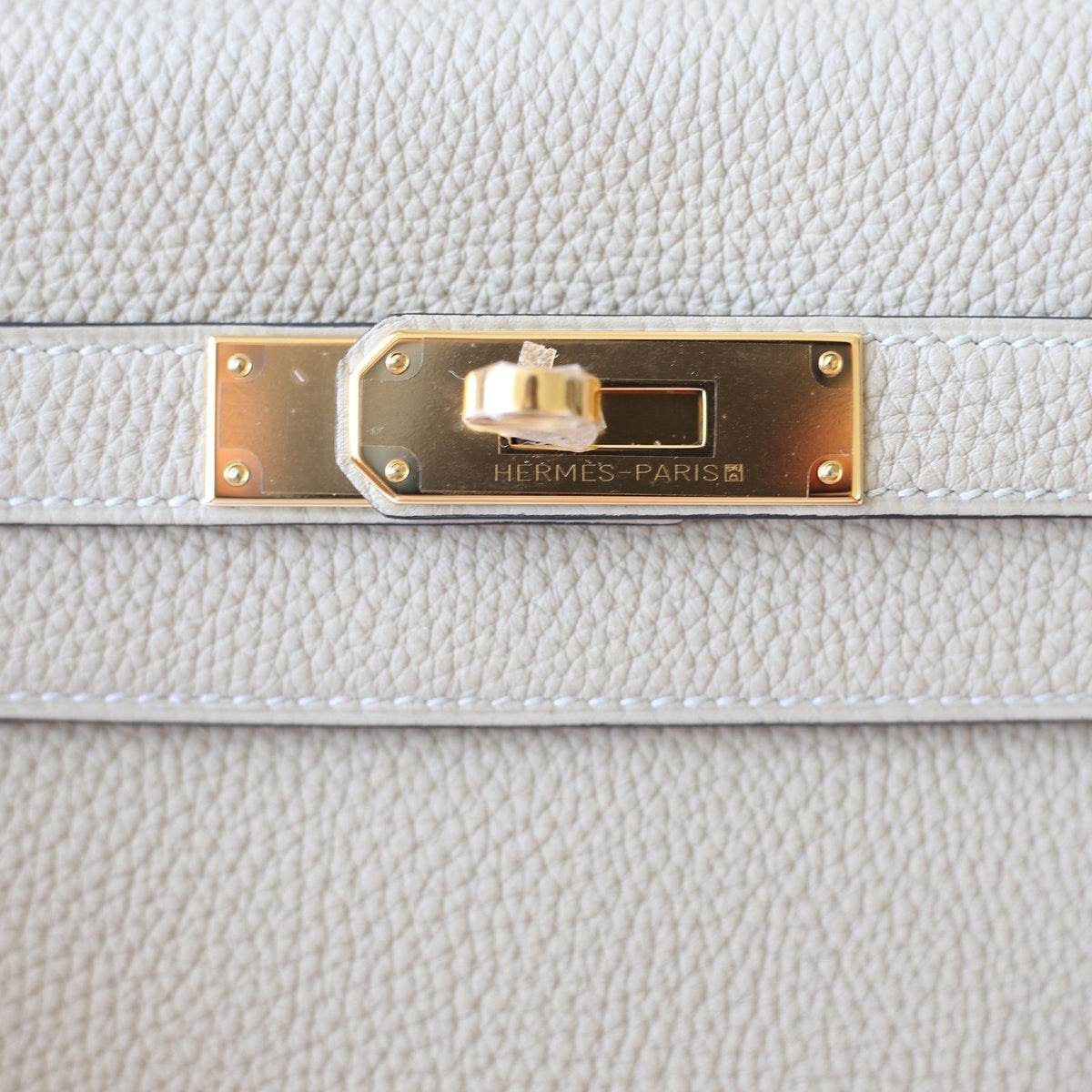 Hermès | Trench Togo Retourne Kelly - Gold Hardware | 32 Crowned Bag