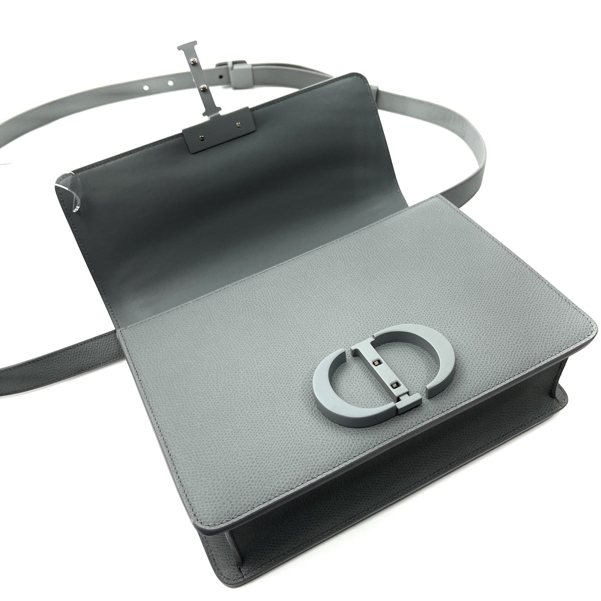 CHRISTIAN DIOR Ultramatte 30 Montaigne Bag Dior