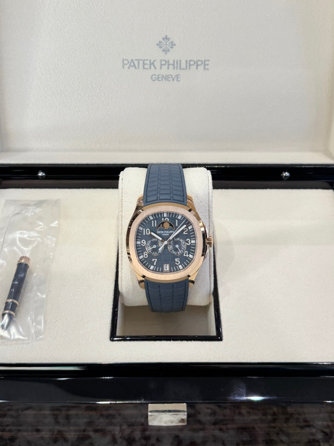 Patek Philippe Aquanaut Luce Annual Calendar 39.9 5261R-001 Blue-Gray Dial Watch Rolex
