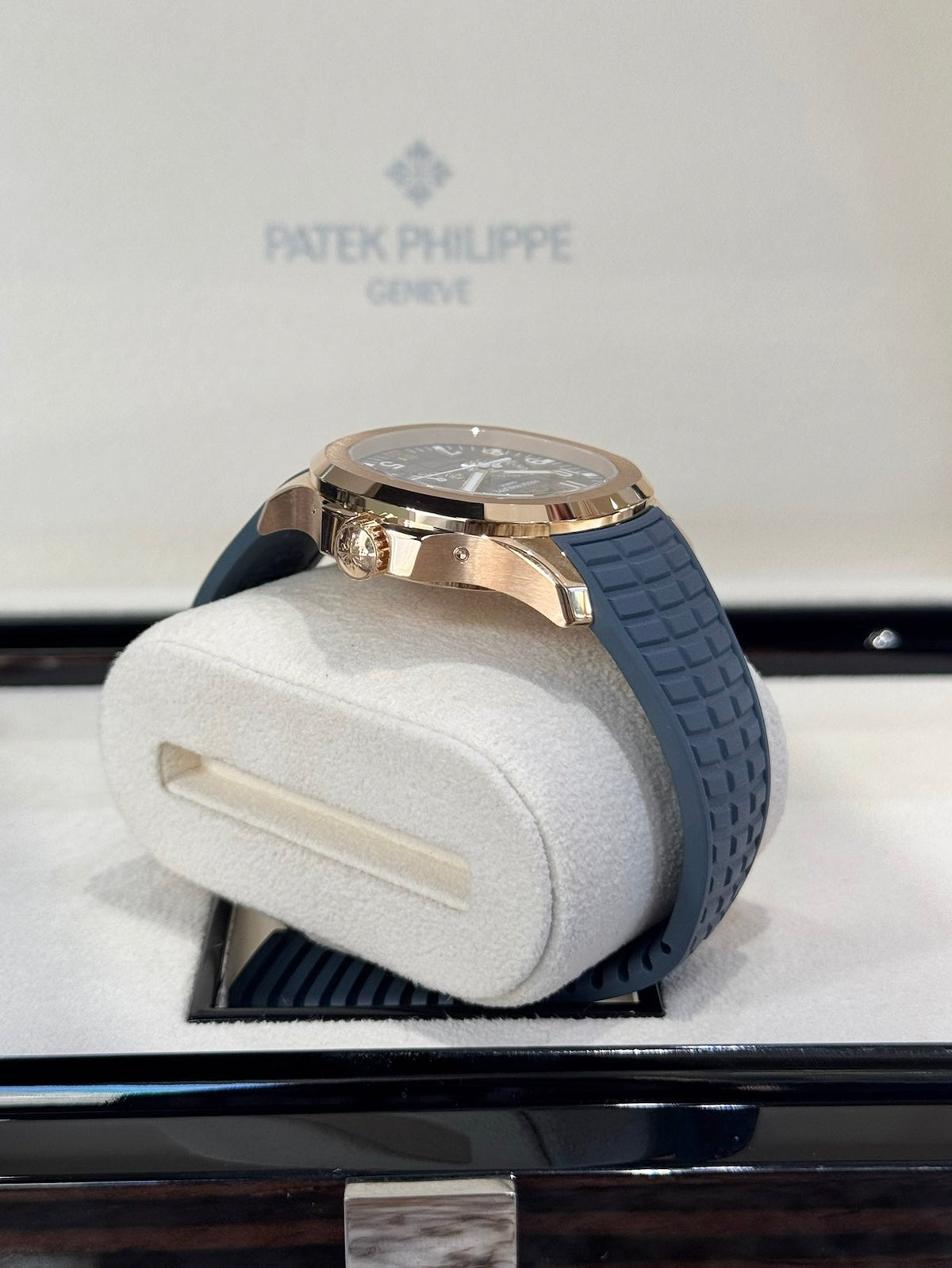 Patek Philippe Aquanaut Luce Annual Calendar 39.9 5261R-001 Blue-Gray Dial Watch Rolex