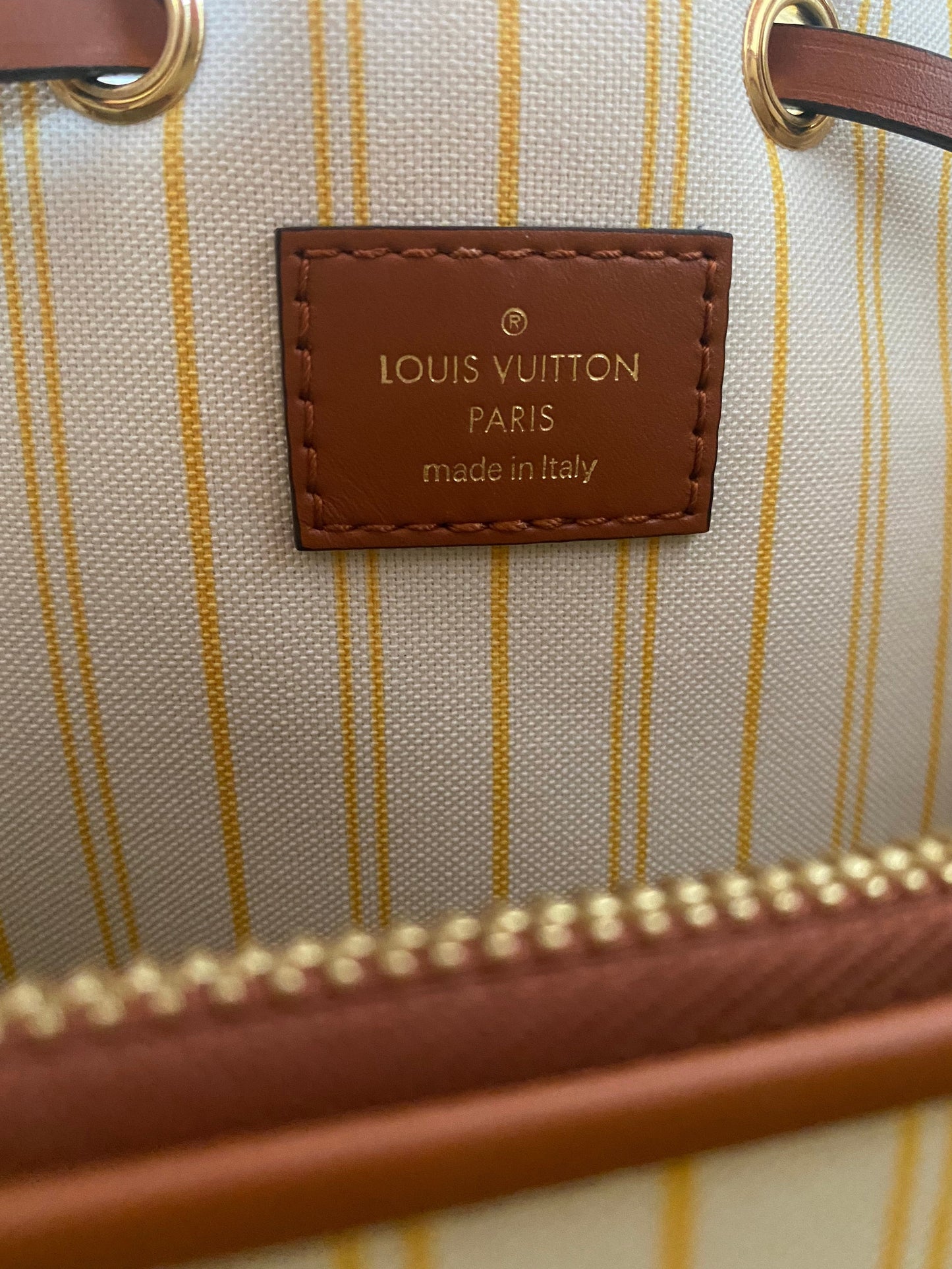 Louis Vuitton NeoNoe MM Raffia Monogram Bucket Bag M57704 Caramel Tan Beige