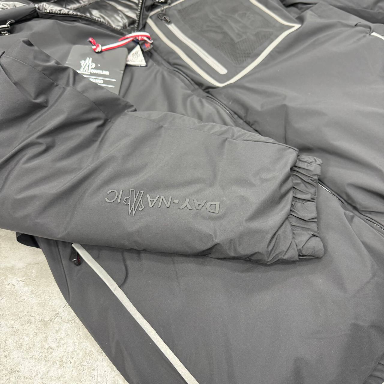 Moncler Grenoble Bergun Reversible Down Jacket Men's Women's in Different Colors Reps UK Sale Best Quality AAA Replica
