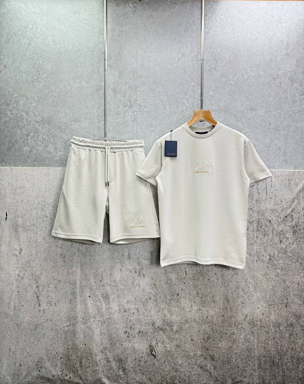 Louis Vuitton Herren Men's T-Shirts & Shorts Set in 2 Colors Reps UK Best Quality Sale AAA Replica