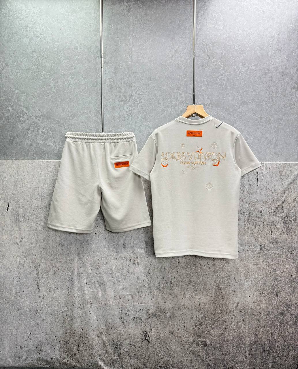 Louis Vuitton Herren Men's T-Shirts & Shorts Set in 2 Colors Reps UK Best Quality Sale AAA Replica