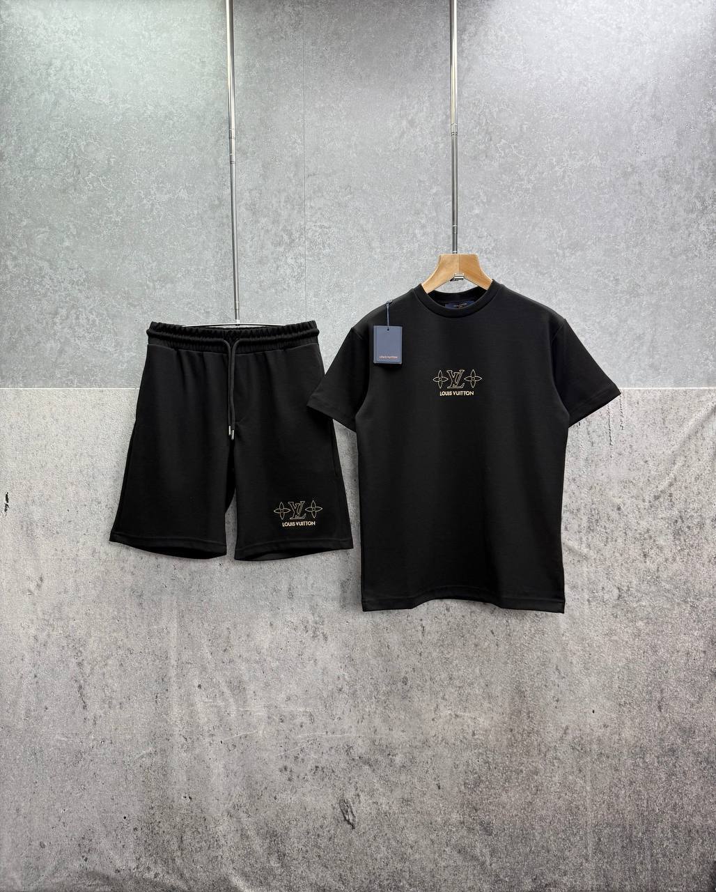 Louis Vuitton Herren Men's T-Shirts & Shorts Set in 2 Colors Reps UK Best Quality Sale AAA Replica