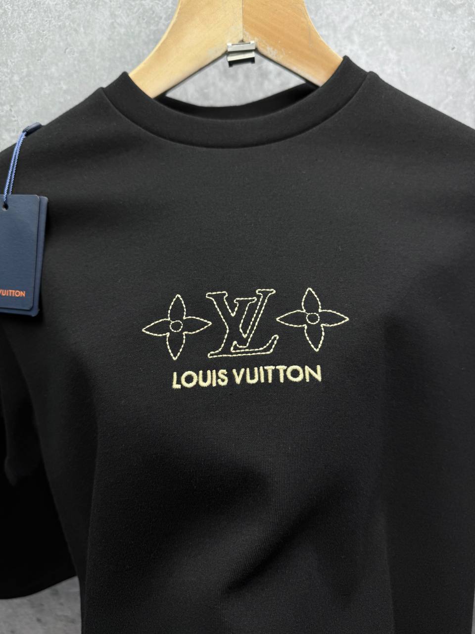 Louis Vuitton Herren Men's T-Shirts & Shorts Set in 2 Colors Reps UK Best Quality Sale AAA Replica