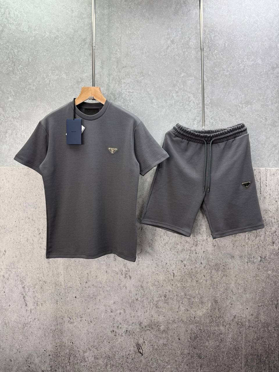 Prada Triangle-Logo Men's T-Shirts & Shorts Set in Different Colors Reps UK Best Quality Sale AAA Replica