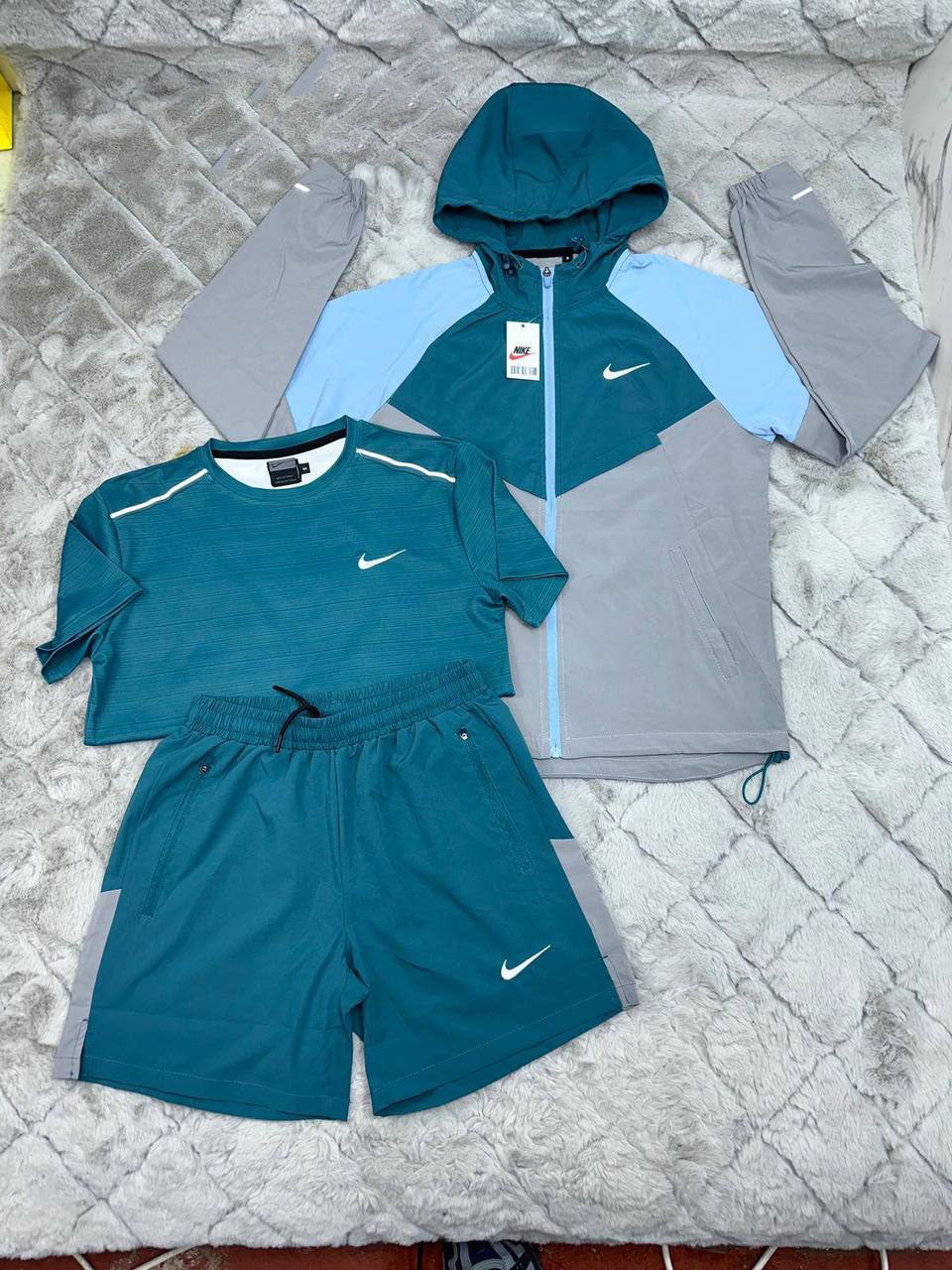 Nike UV Windbreaker 3 Piece Tracksuits Mens in Different Colors Reps Sale UK Best Quality AAA Replica