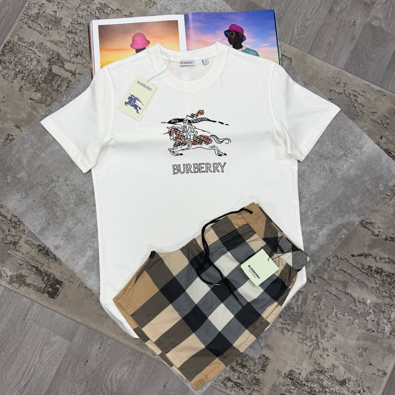 Burberry Equestrian Knight Sketch Men's T-Shirts & Shorts Set in Different Colors Reps Sale UK Best Quality AAA Replica
