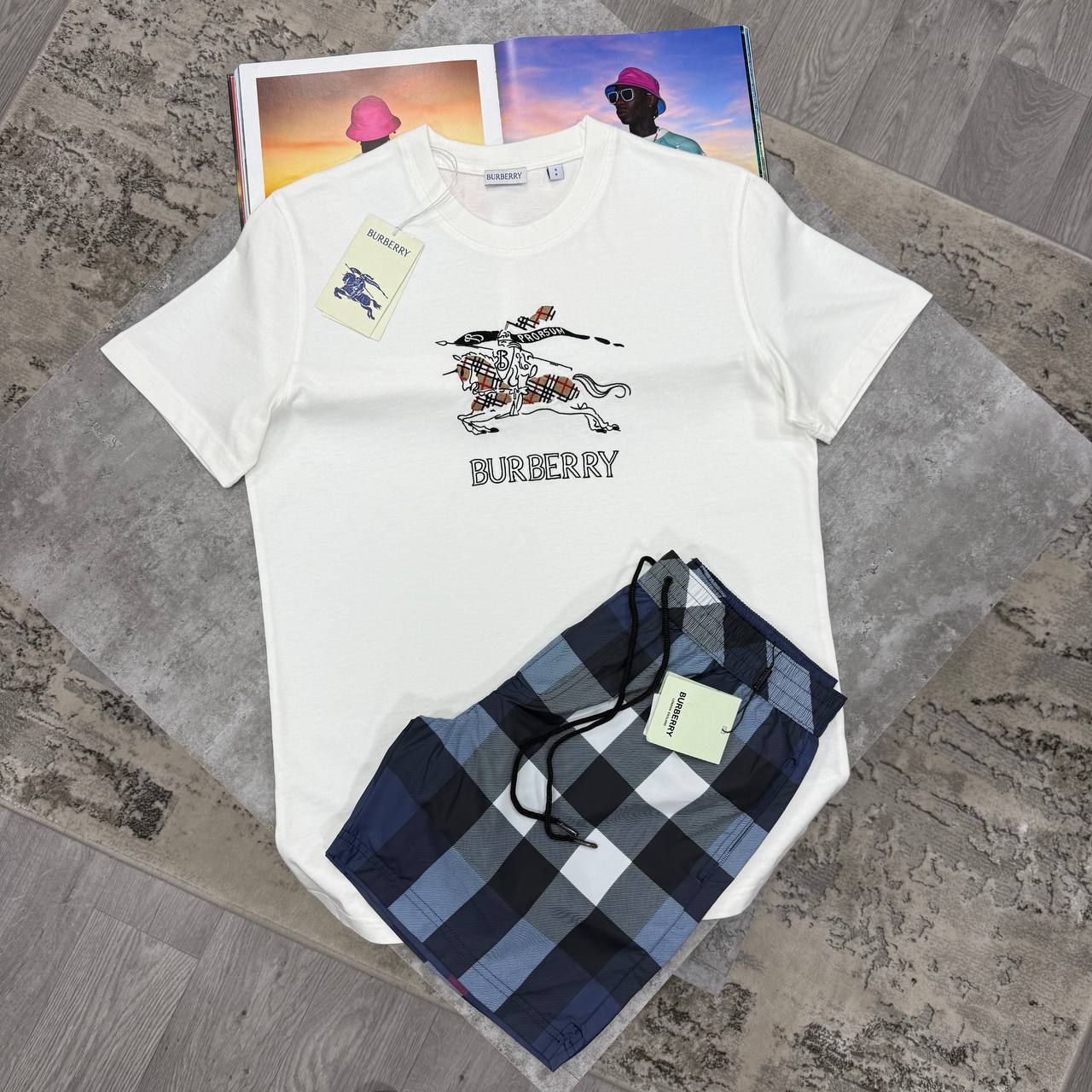 Burberry Equestrian Knight Sketch Men's T-Shirts & Shorts Set in Different Colors Reps Sale UK Best Quality AAA Replica