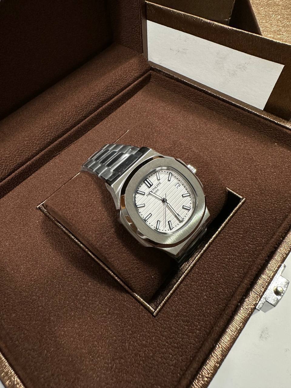 Patek Philippe Geneve Nautilus Series Wrist Watch Men's in Different Dial Colors UK Best Quality AAA Reps