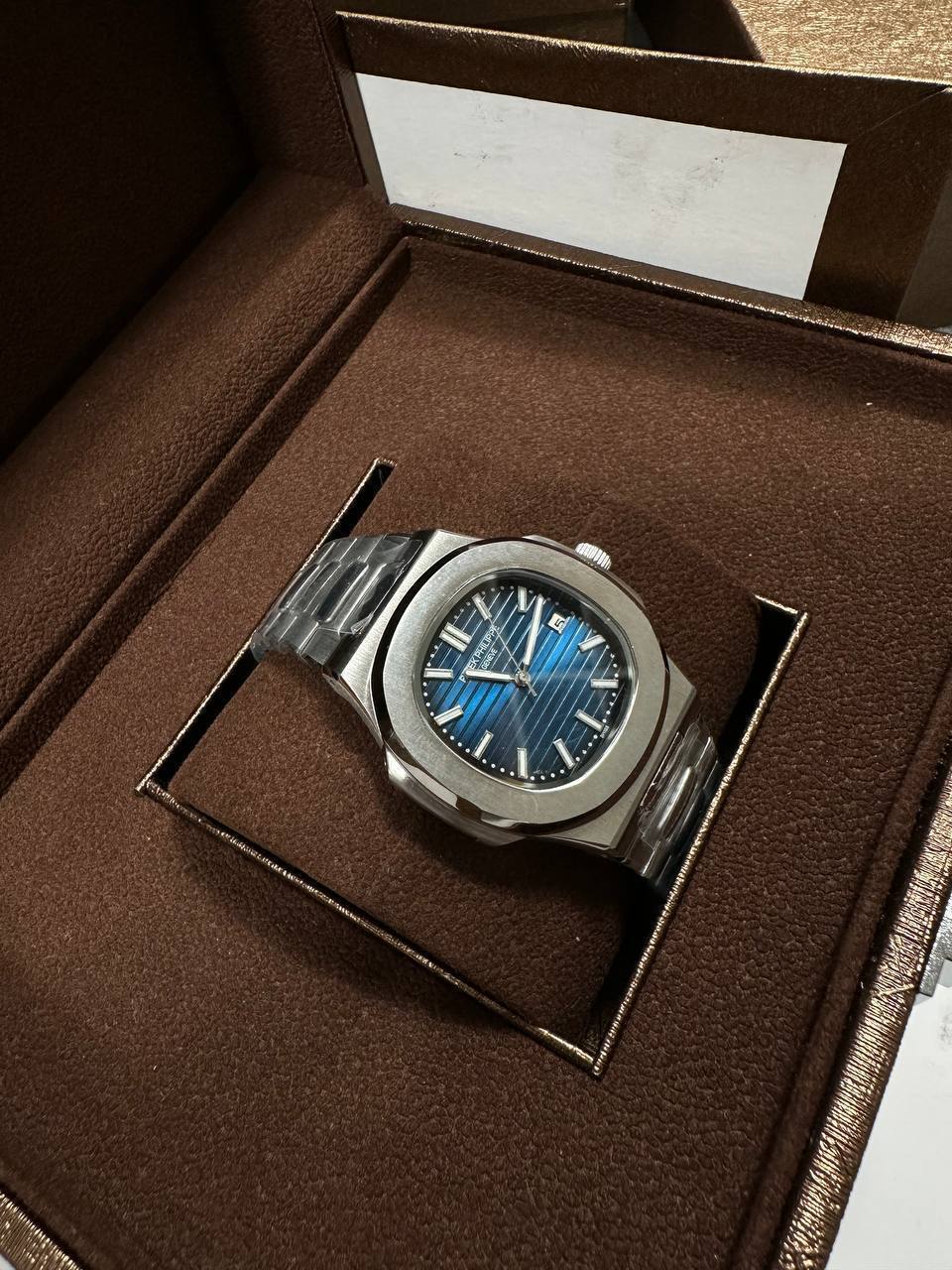 Patek Philippe Geneve Nautilus Series Wrist Watch Men's in Different Dial Colors UK Best Quality AAA Reps