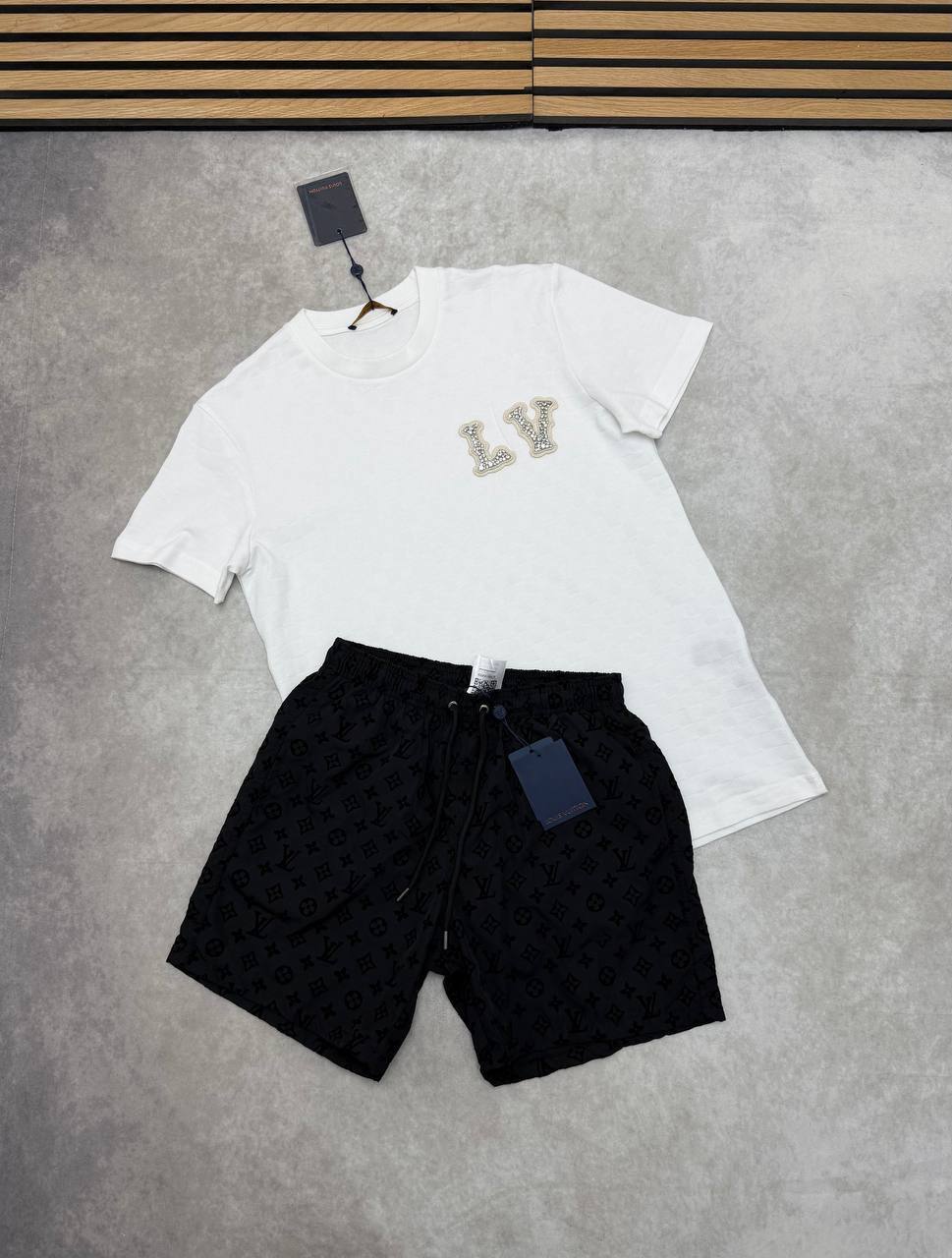 Louis Vuitton Organic Cotton Embellished Short-Sleeved T-Shirts & Shorts Set in Different Colors Men's Reps Sale UK Best Quality AAA Replica