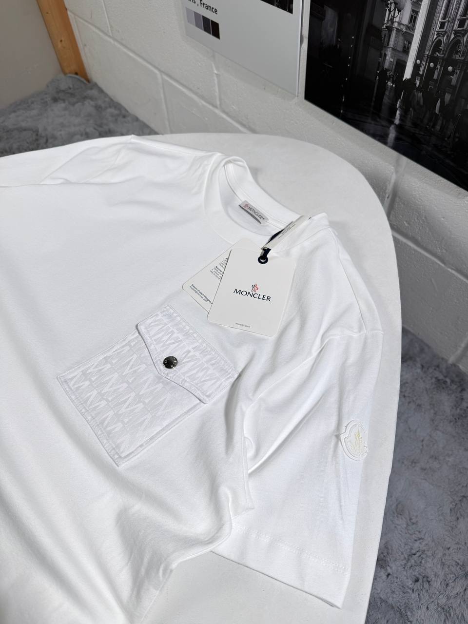 Moncler Monogram Pocket Logo T-Shirt Men's Women's in Different Colors Reps Sale UK Best Quality Replica