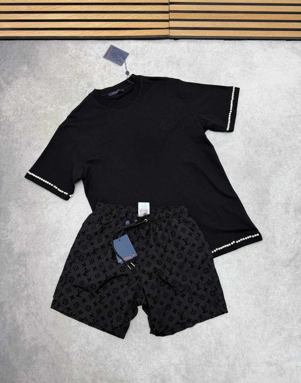 Louis Vuitton Pearl-Embellished Short-Sleeve T-Shirts & Shorts Set in Different Colors Men's Reps Sale UK Best Quality AAA Replica
