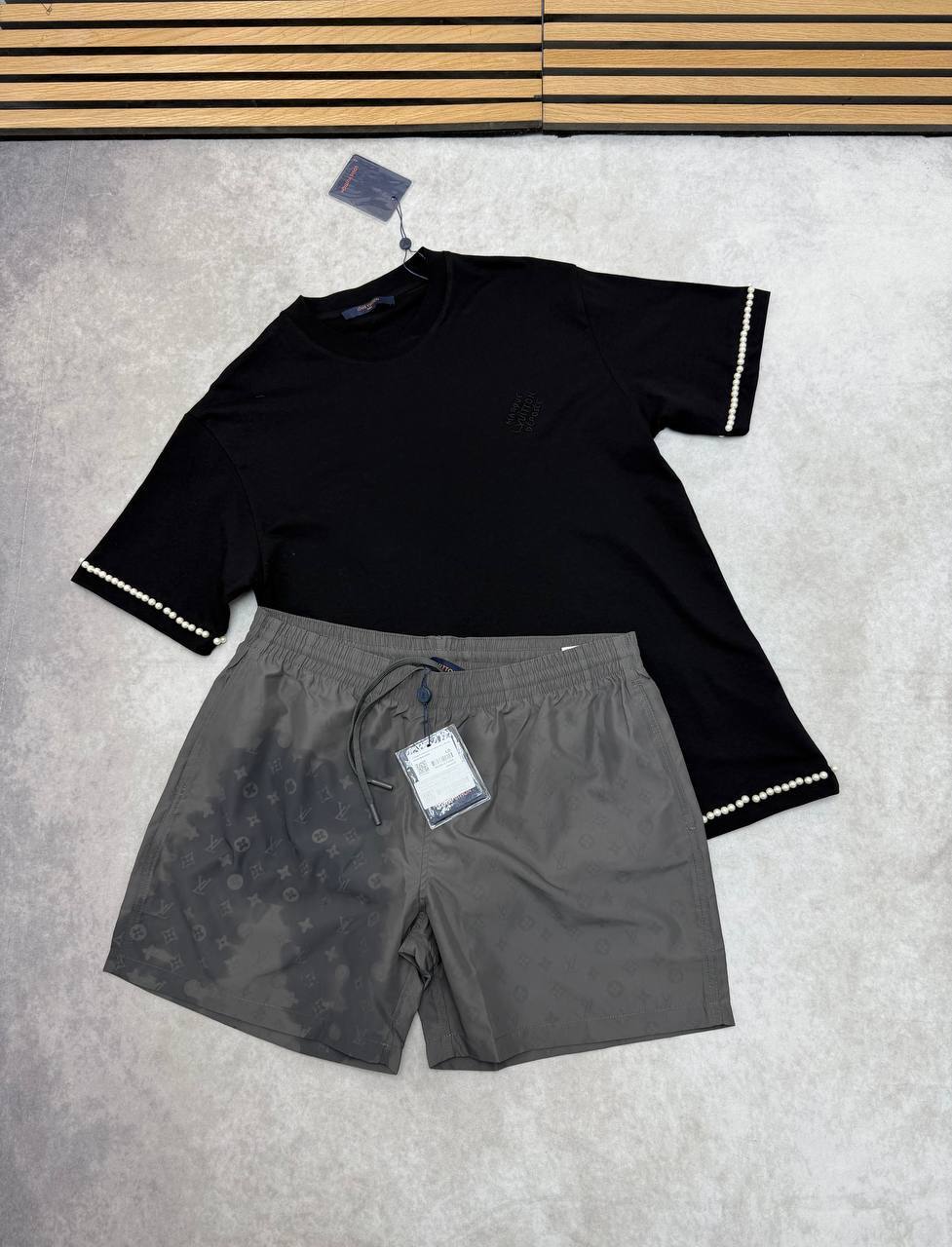 Louis Vuitton Pearl-Embellished Short-Sleeve T-Shirts & Shorts Set in Different Colors Men's Reps Sale UK Best Quality AAA Replica