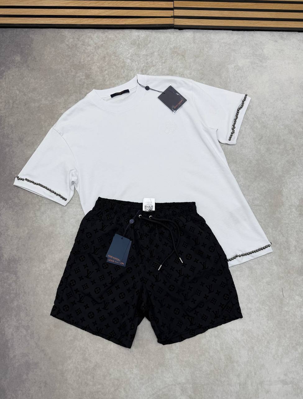 Louis Vuitton Pearl-Embellished Short-Sleeve T-Shirts & Shorts Set in Different Colors Men's Reps Sale UK Best Quality AAA Replica