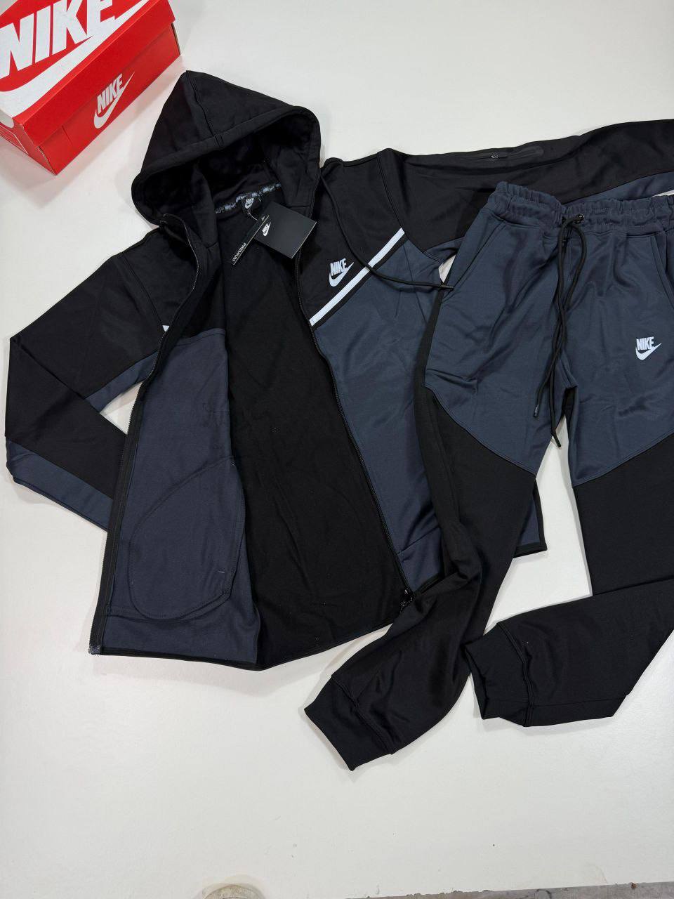 Nike Tech Fleece Signature Tracksuit Men's in  Black/Grey Color Reps Sale UK Best Quality AAA Replica