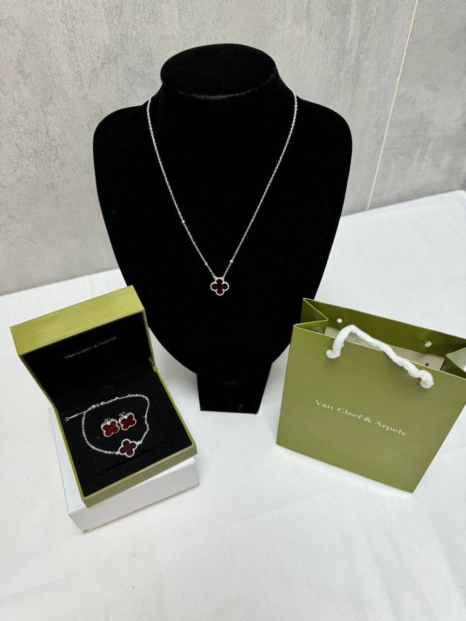 Van Cleef & Arpels Sweet Alhambra Carnelian Necklace, Earrings & Bracelet Set Silver-Tone Women's Reps Sale UK Best Quality AAA Replica