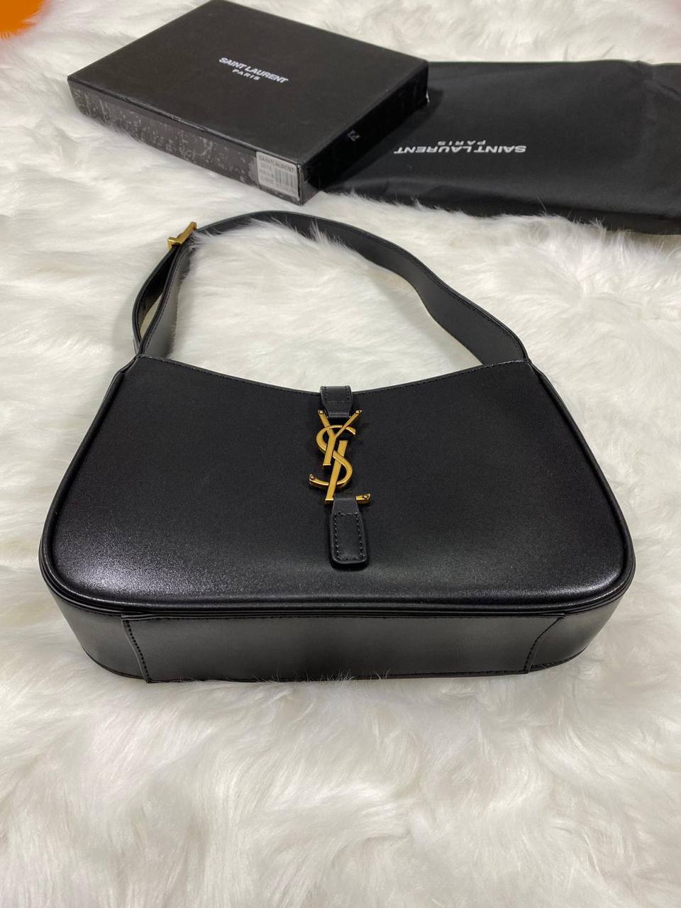 Saint Laurent Le 5 à 7 Hobo Bag Women's Bag in Black Color Reps Sale UK Best Quality AAA Replica