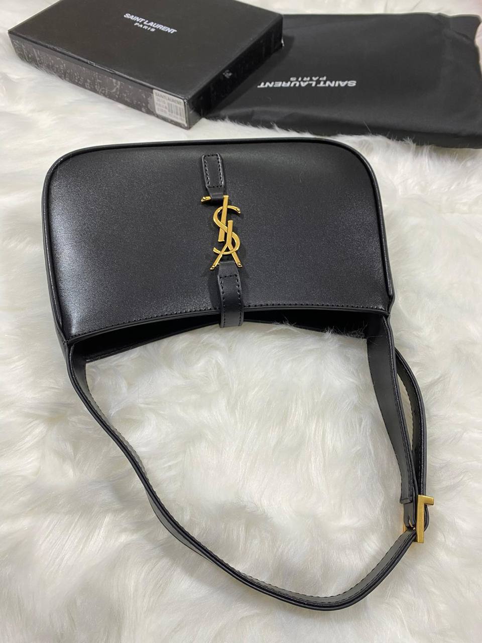Saint Laurent Le 5 à 7 Hobo Bag Women's Bag in Black Color Reps Sale UK Best Quality AAA Replica