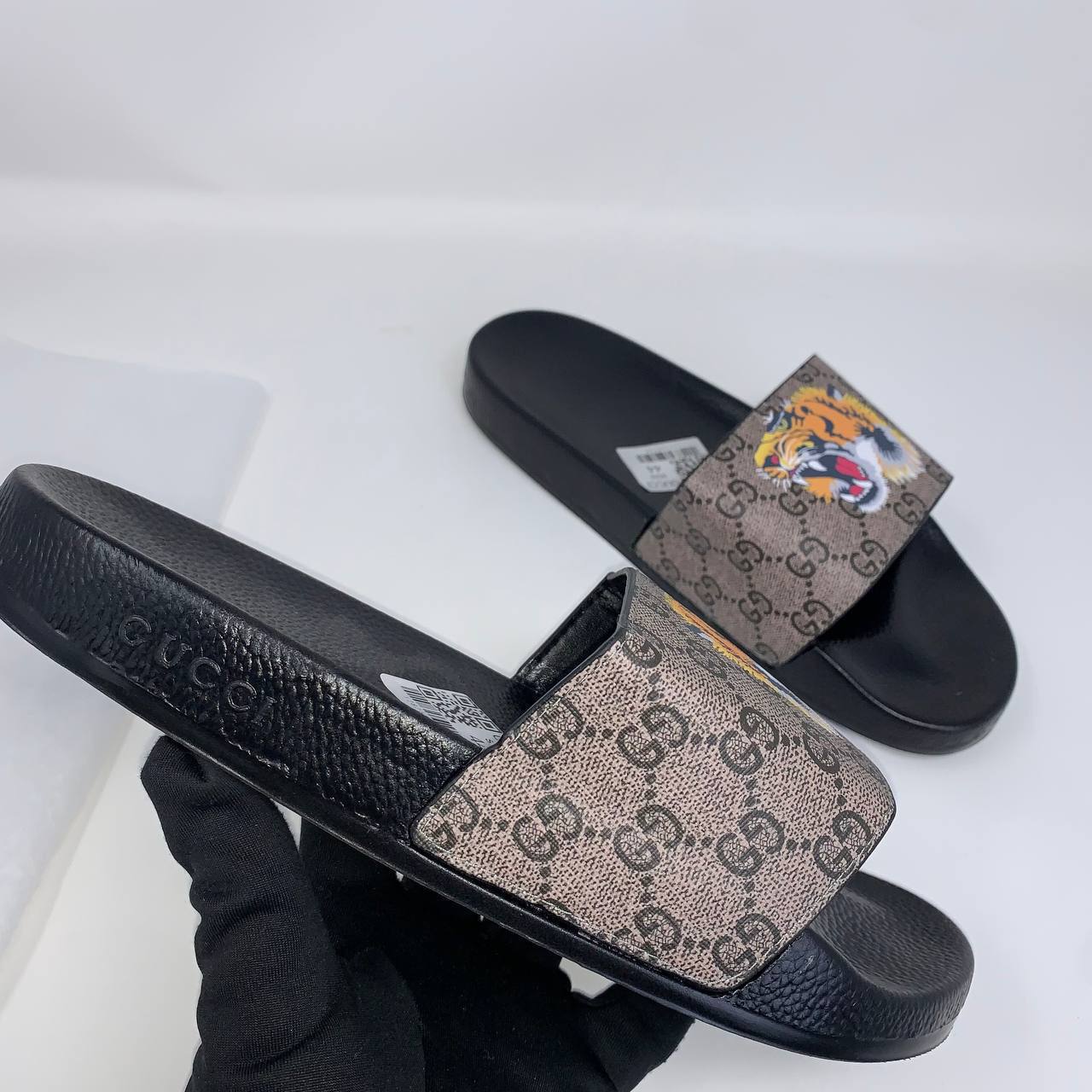 Gucci GG Supreme Tiger Pursuit Sliders Men's Reps Sale UK Best Quality AAA Replica