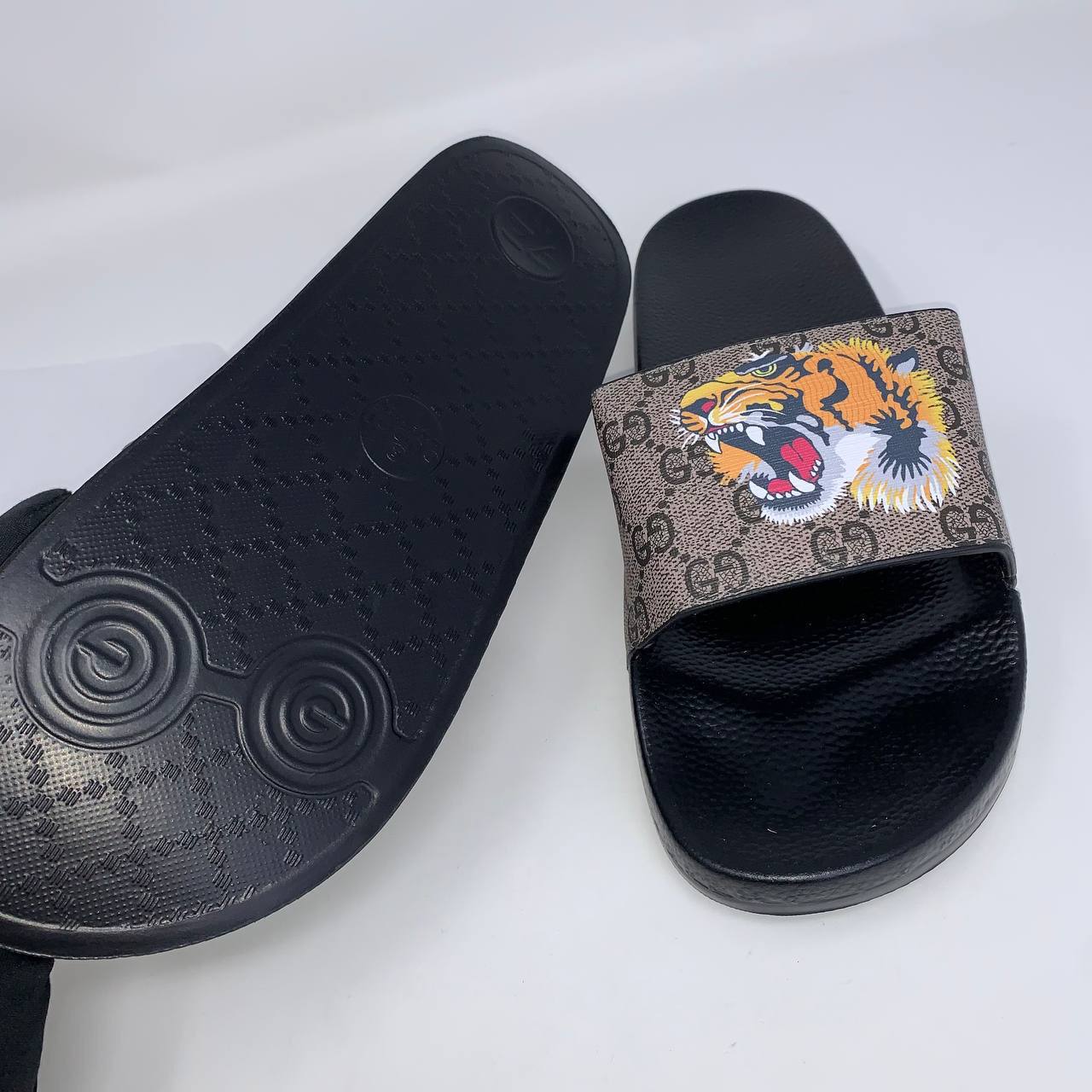 Gucci GG Supreme Tiger Pursuit Sliders Men's Reps Sale UK Best Quality AAA Replica