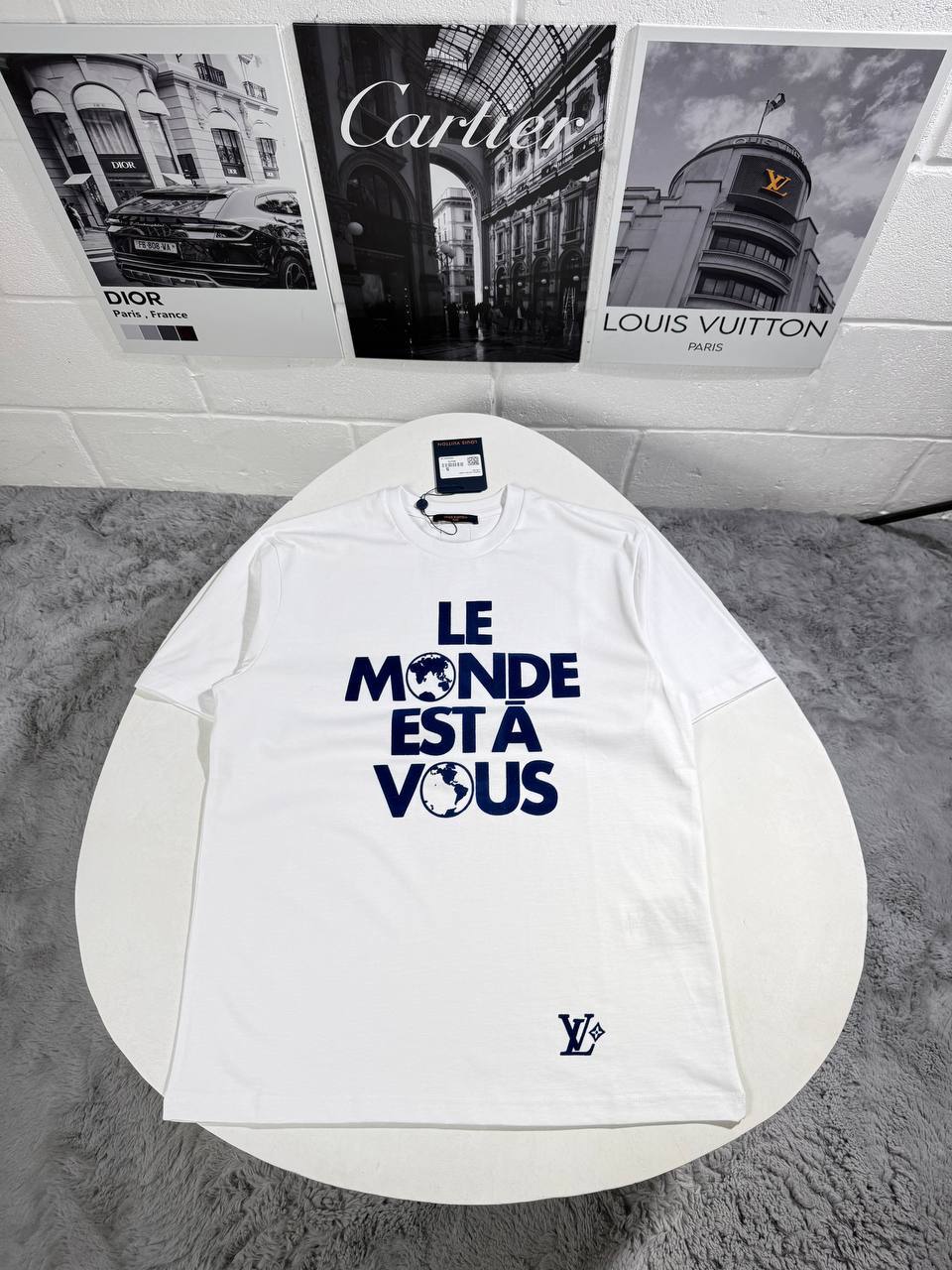 Louis Vuitton Graphic Logo Short Sleeves T-Shirts Men's Women's in 2 Colors Reps Sale UK Best Quality AAA Replica