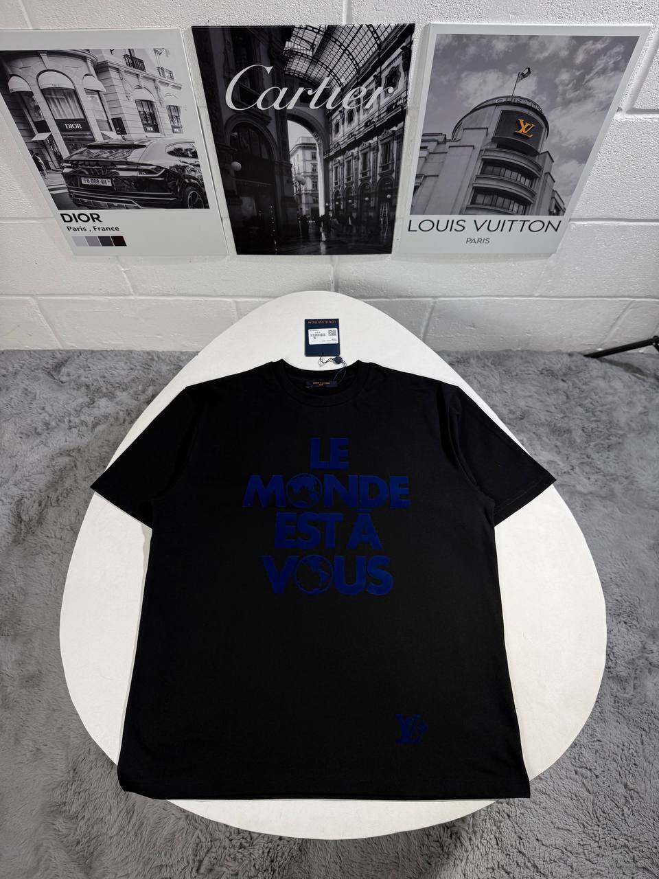 Louis Vuitton Graphic Logo Short Sleeves T-Shirts Men's Women's in 2 Colors Reps Sale UK Best Quality AAA Replica