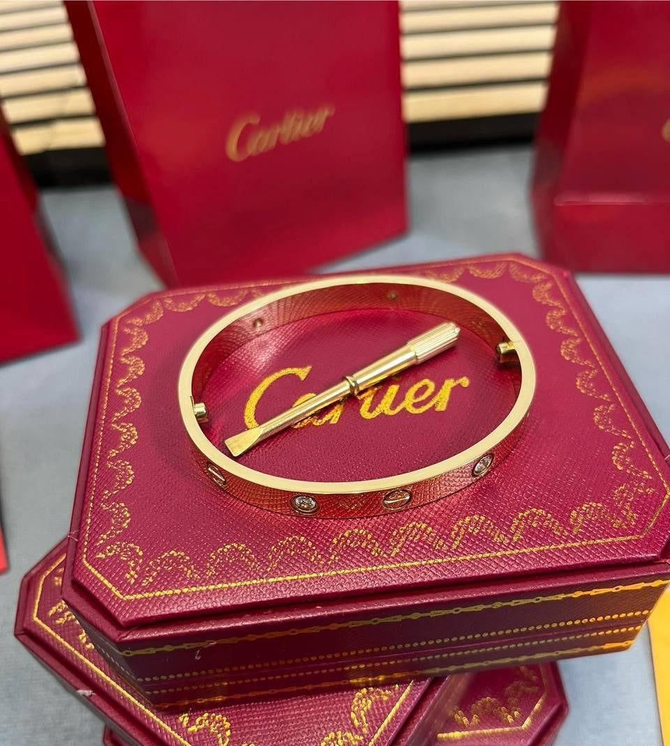 Cartier Love Bracelet Golden Women's Reps Sale UK Best Quality AAA Replica