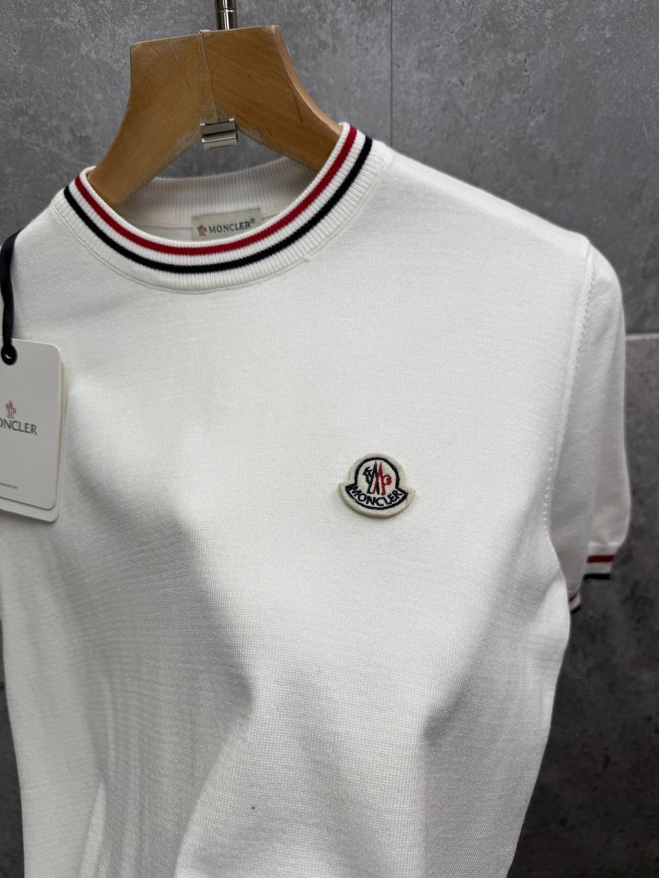 Moncler Tricolour-Trimmed Logo Patch Short Sleeve in 2 Colors T-Shirt Men's Women's Reps Sale UK Best Quality Replica