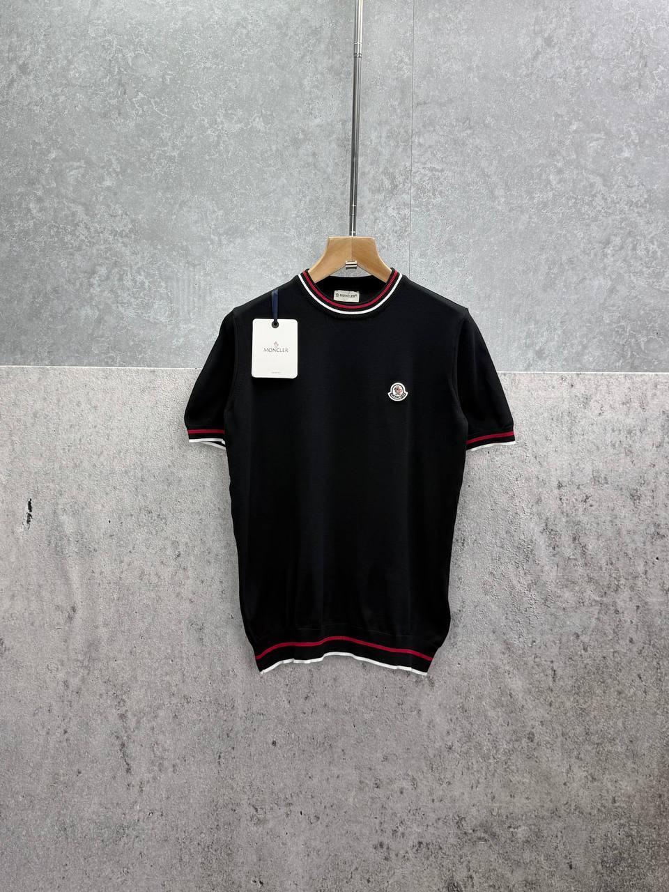 Moncler Tricolour-Trimmed Logo Patch Short Sleeve in 2 Colors T-Shirt Men's Women's Reps Sale UK Best Quality Replica