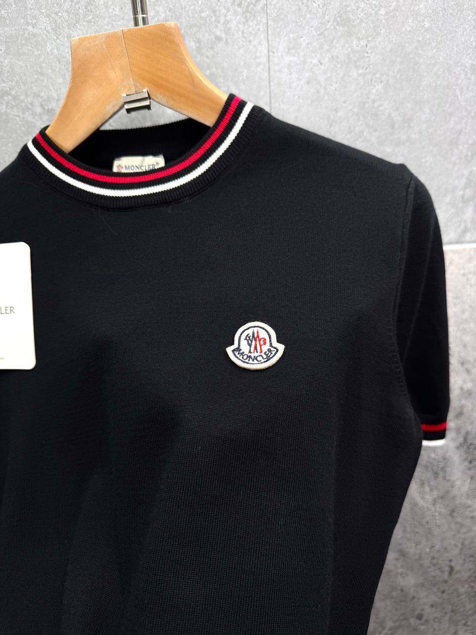 Moncler Tricolour-Trimmed Logo Patch Short Sleeve in 2 Colors T-Shirt Men's Women's Reps Sale UK Best Quality Replica