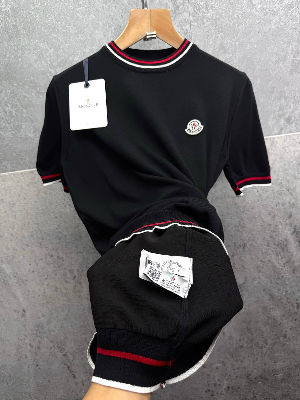 Moncler Tricolour-Trimmed Logo Patch Short Sleeve in 2 Colors T-Shirt Men's Women's Reps Sale UK Best Quality Replica