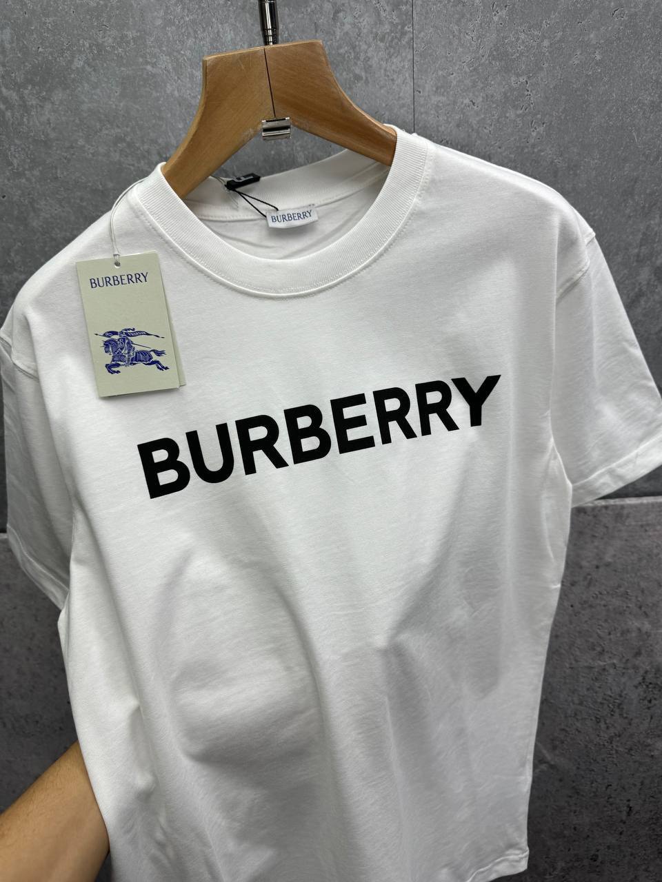 Burberry Block Lettering Logo Print Short Sleeve Men's Women's T-Shirts in 2 Colors Reps Sale UK Best Quality AAA Replica