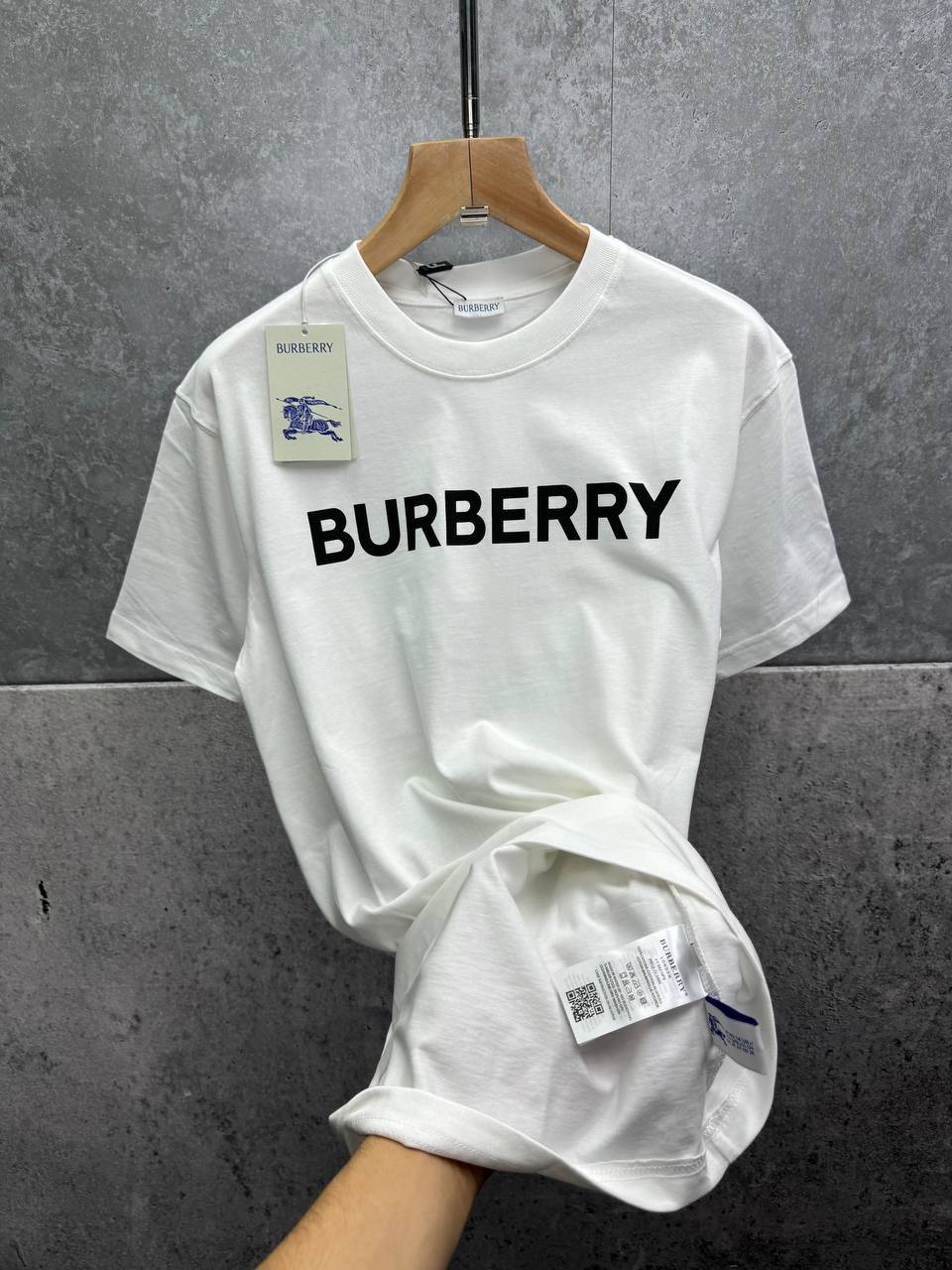 Burberry Block Lettering Logo Print Short Sleeve Men's Women's T-Shirts in 2 Colors Reps Sale UK Best Quality AAA Replica