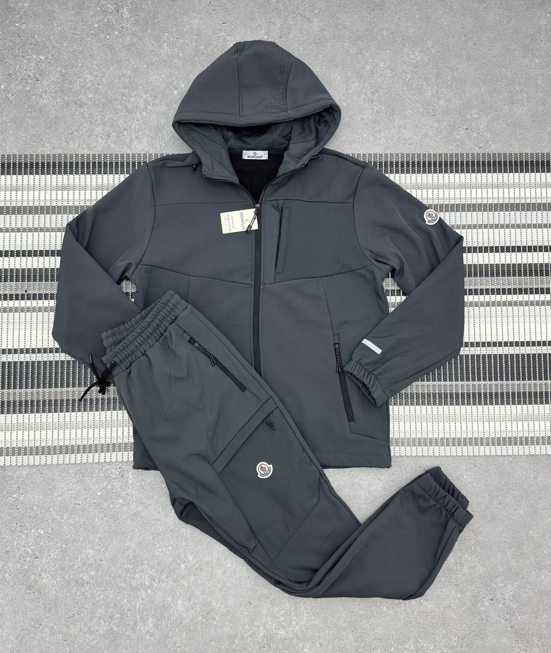Moncler Full-Zip Signature Logo Patch Tracksuit in Different Colors Men's Reps Sale UK Best Quality AAA Replica