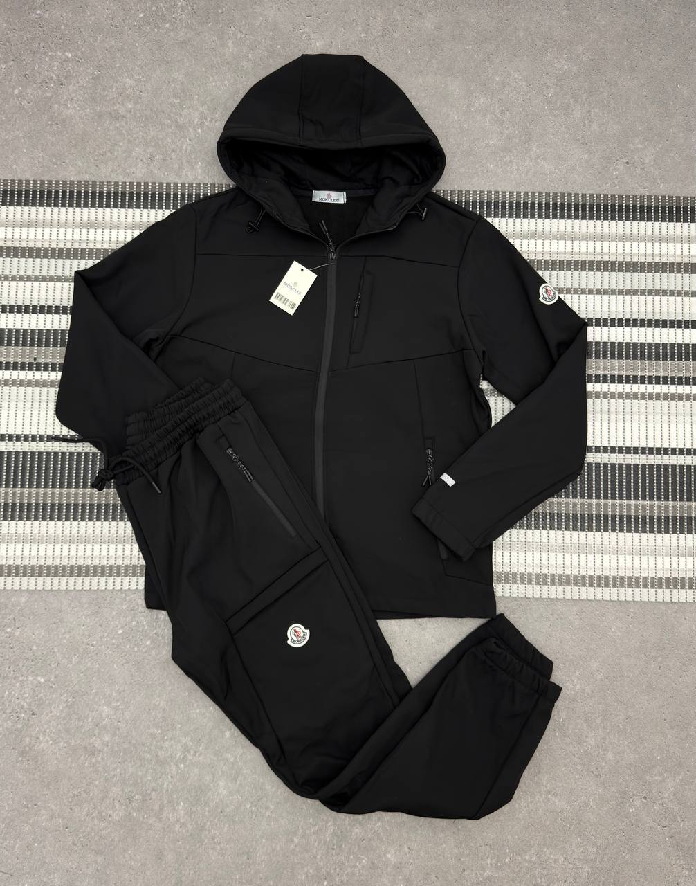 Moncler Full-Zip Signature Logo Patch Tracksuit in Different Colors Men's Reps Sale UK Best Quality AAA Replica