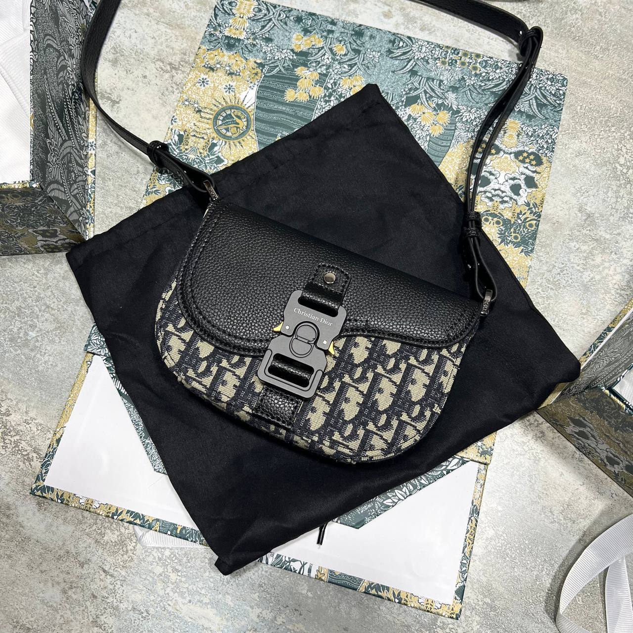 Dior Mini Saddle Messenger Bag with Flap Men's Bag Beige/Black Reps Sale UK Best Quality AAA Replica
